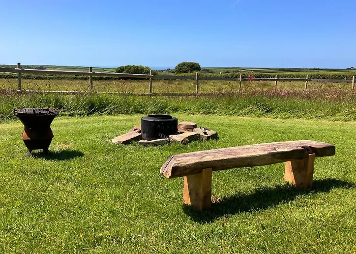 Shepherds Hut In A Private Meadow With Sea Views