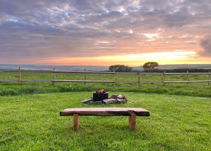 Shepherds Hut In A Private Meadow With Sea Views