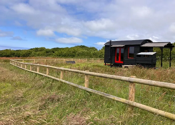 Shepherds Hut In A Private Meadow With Sea Views