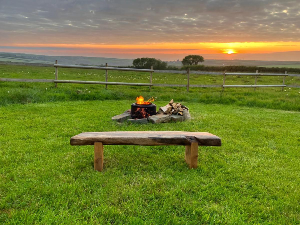 Shepherds Hut In A Private Meadow With Sea Views * Hartland