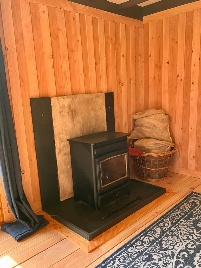 Shepherds Hut In A Private Meadow With Sea Views Hartland