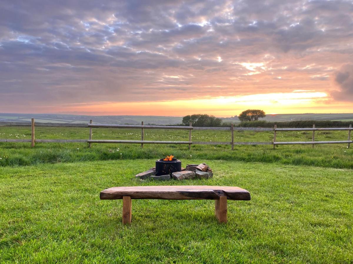 Shepherds Hut In A Private Meadow With Sea Views Campsite Hartland